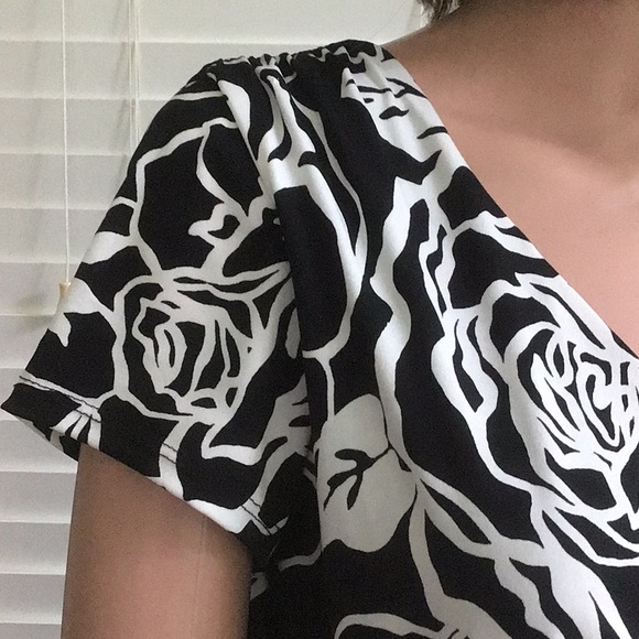 ✅Final Reduced Price✅Pretty Bobbie Bee Dress - Picture 4 of 9